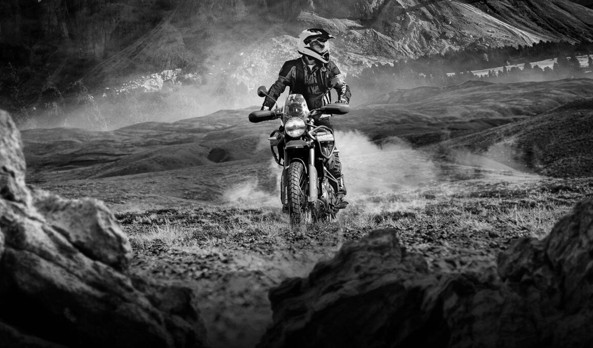 2026-Royal-Enfield-Himalayan-450-Black-Mana6