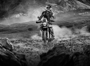 2026-Royal-Enfield-Himalayan-450-Black-Mana6