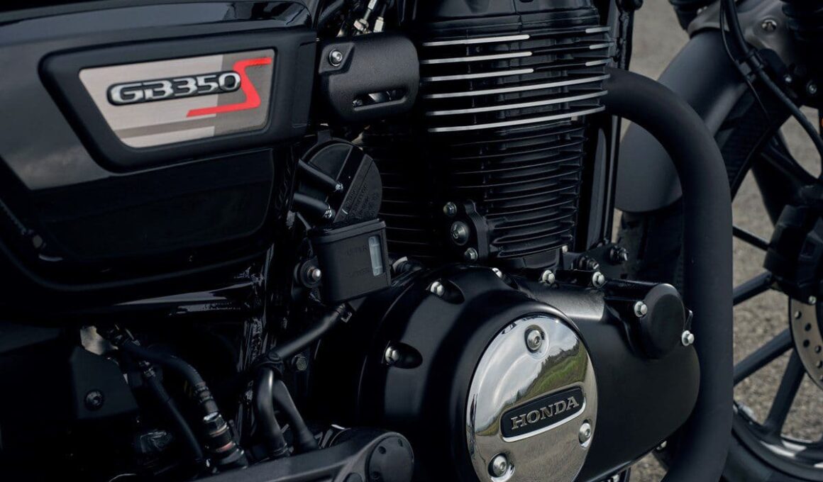De ééncilinder van de Honda GB350S, fraai!