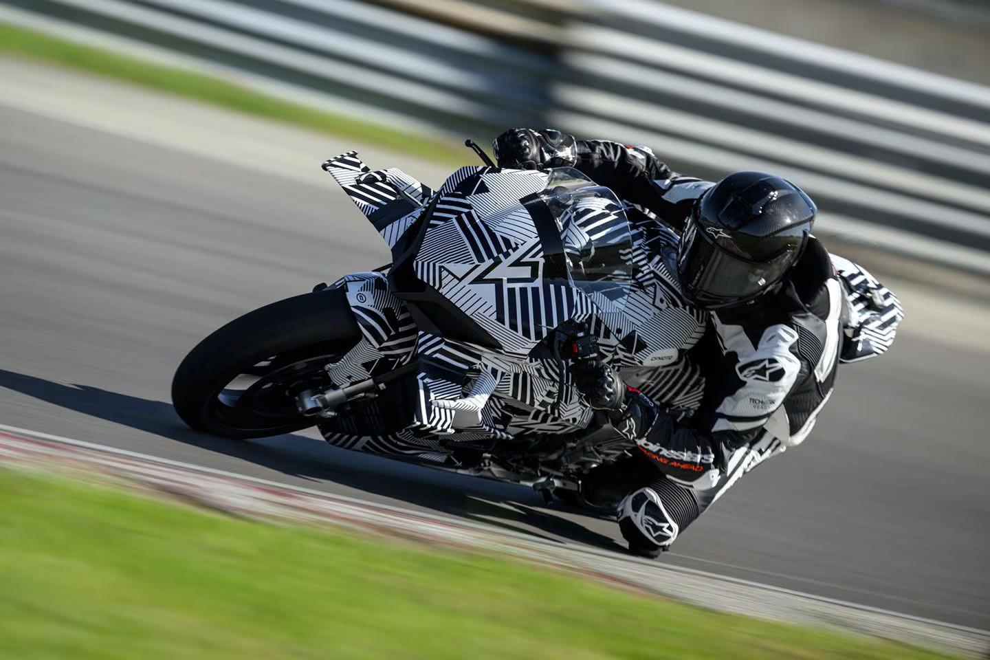 CFMOTO V4 SR-RR tijdens testwerk