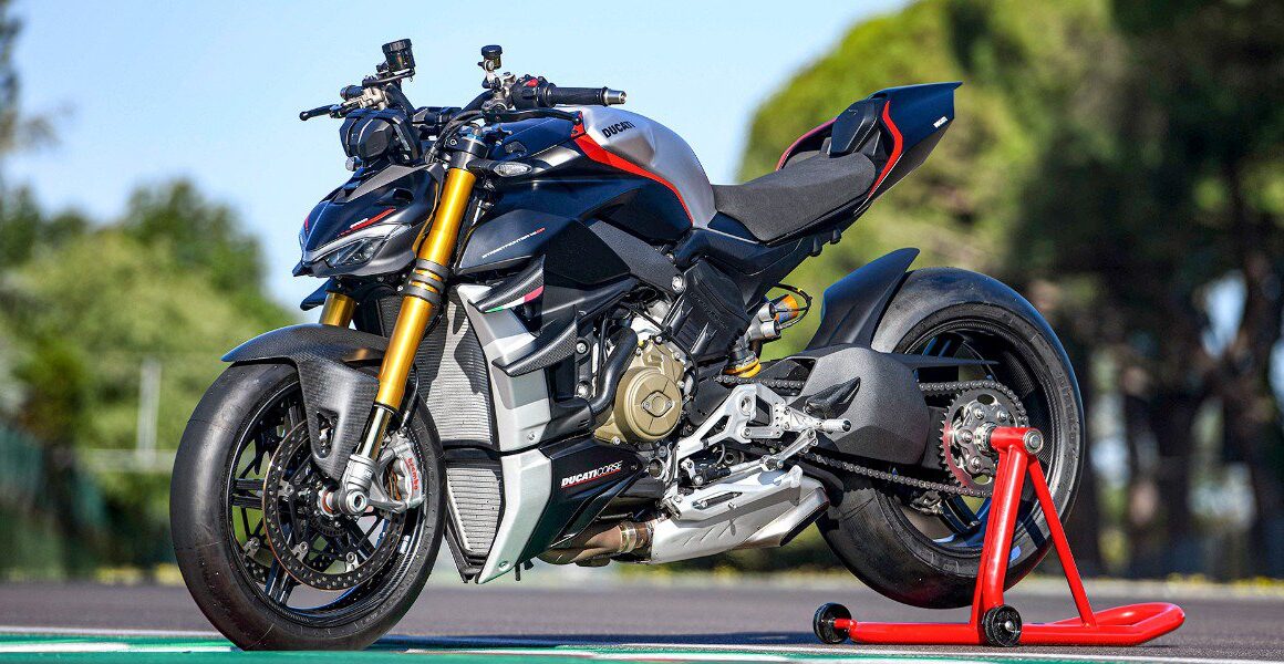 Ducati Streetfighter V4 SP2 uit 2022 op het circuit