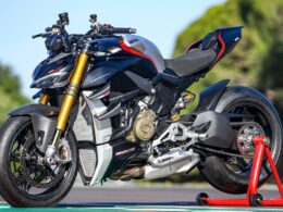 Ducati Streetfighter V4 SP2 uit 2022 op het circuit