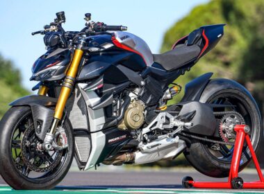 Ducati Streetfighter V4 SP2 uit 2022 op het circuit