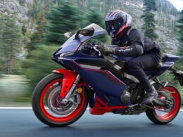 Yamaha R9 2027 in Matte Dark Blue met rode accenten