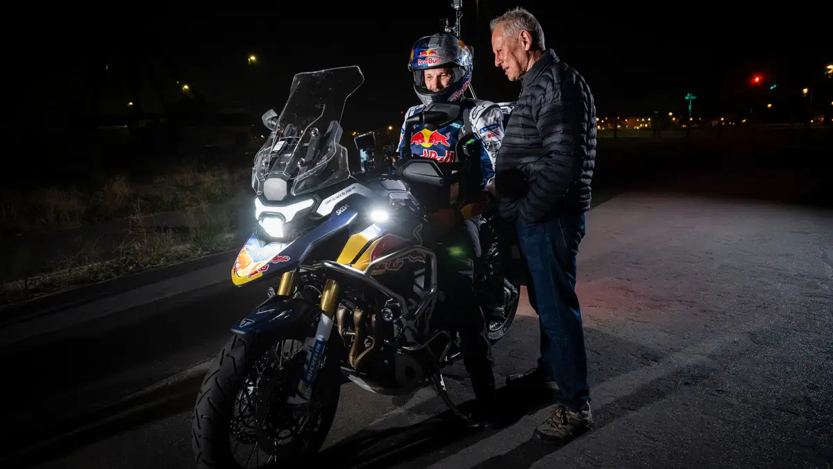 Sam Sunderland op de vernieuwde Triumph Tiger 1200
