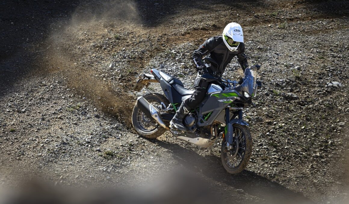 Actiefoto van een Kawasaki KLE650 SE in het terrein