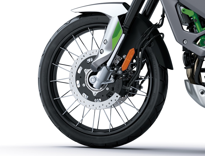 Detail van het tubeless spaakwiel van de Kawasaki KLE650 SE