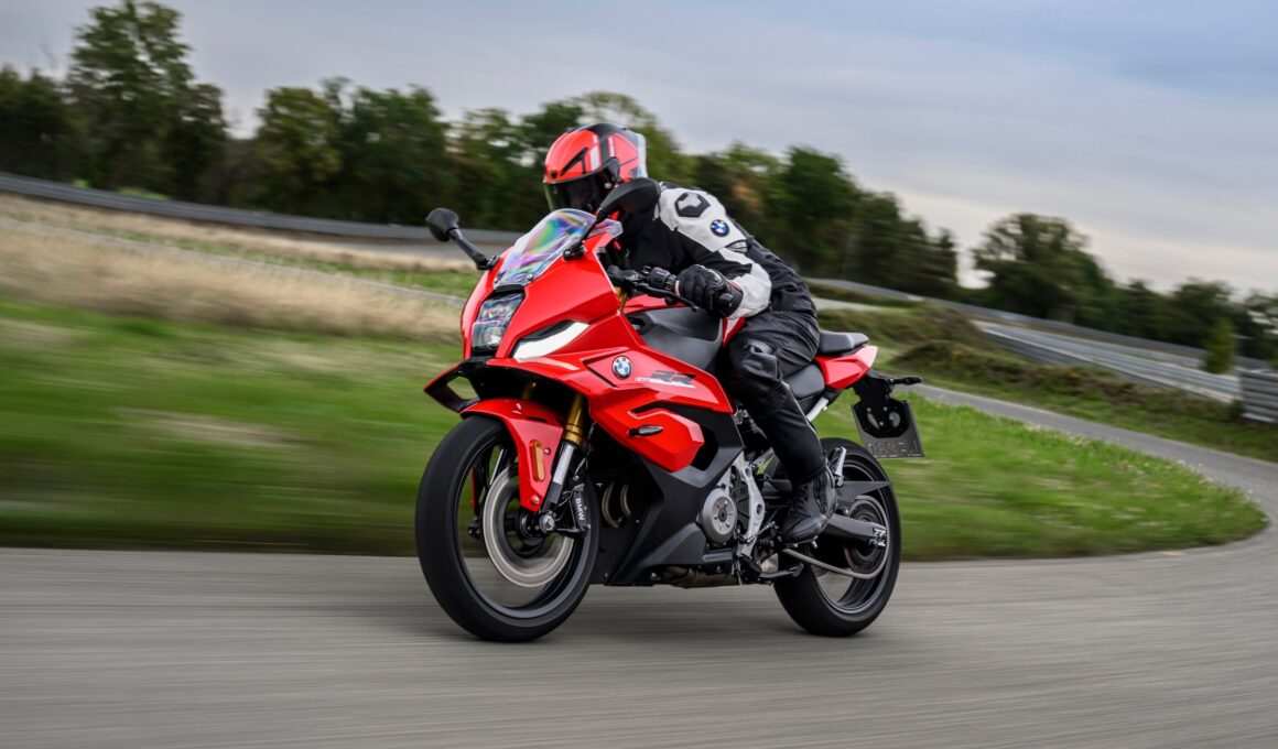 BMW F450RR op circuit