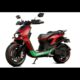 Speculatieve illustratie van een rood-groene elektrische ZXMOTO-motorscooter, afkomstig uit Chinese media